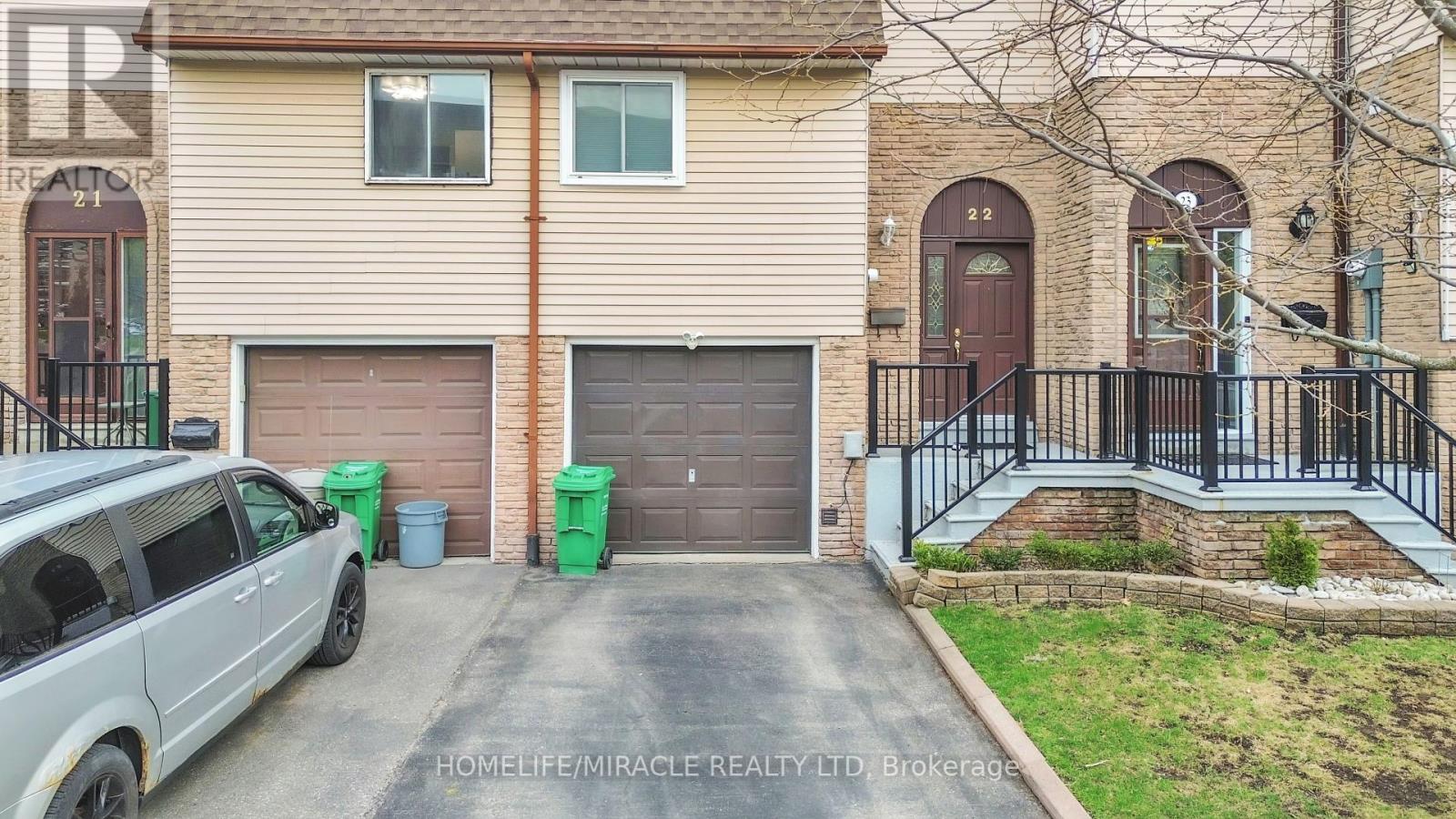 22 Rosset Crescent, Brampton, Ontario  L6X 2R3 - Photo 5 - W12123951
