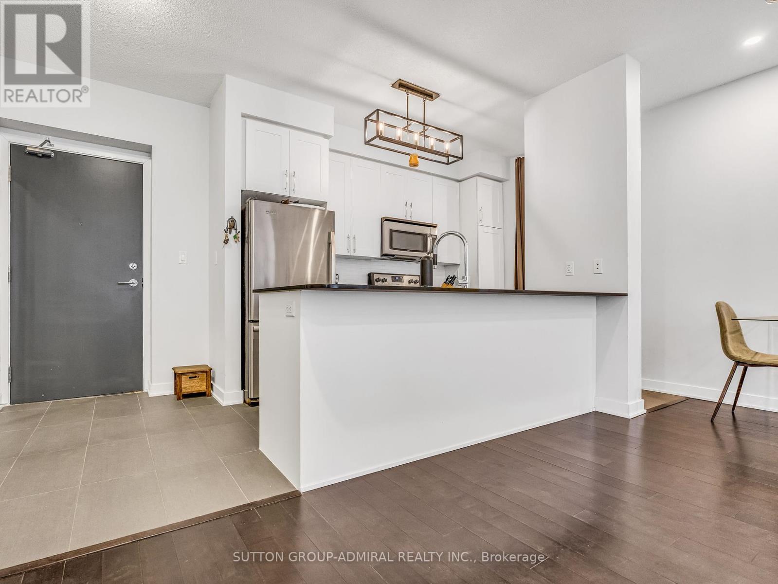 202 - 4070 Confederation Parkway, Mississauga (Creditview), Ontario  L5B 0E9 - Photo 2 - W12123962