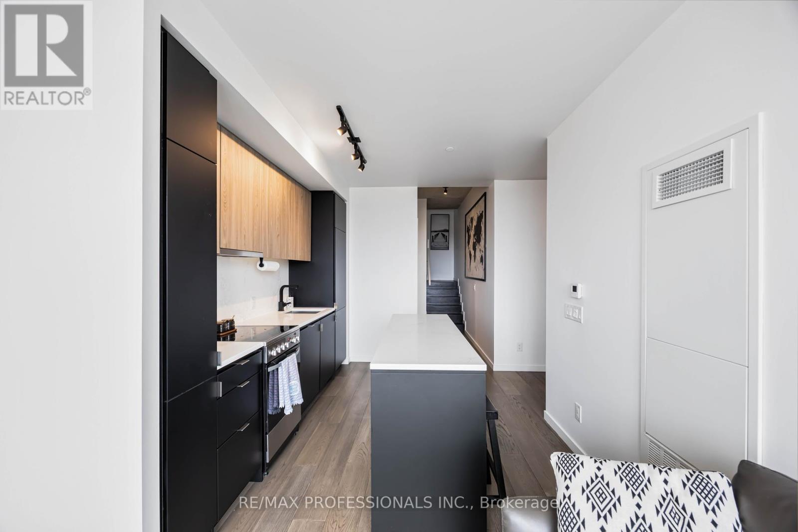 803 - 7 Smith Crescent, Toronto, Ontario  M8Z 0G3 - Photo 11 - W12123966
