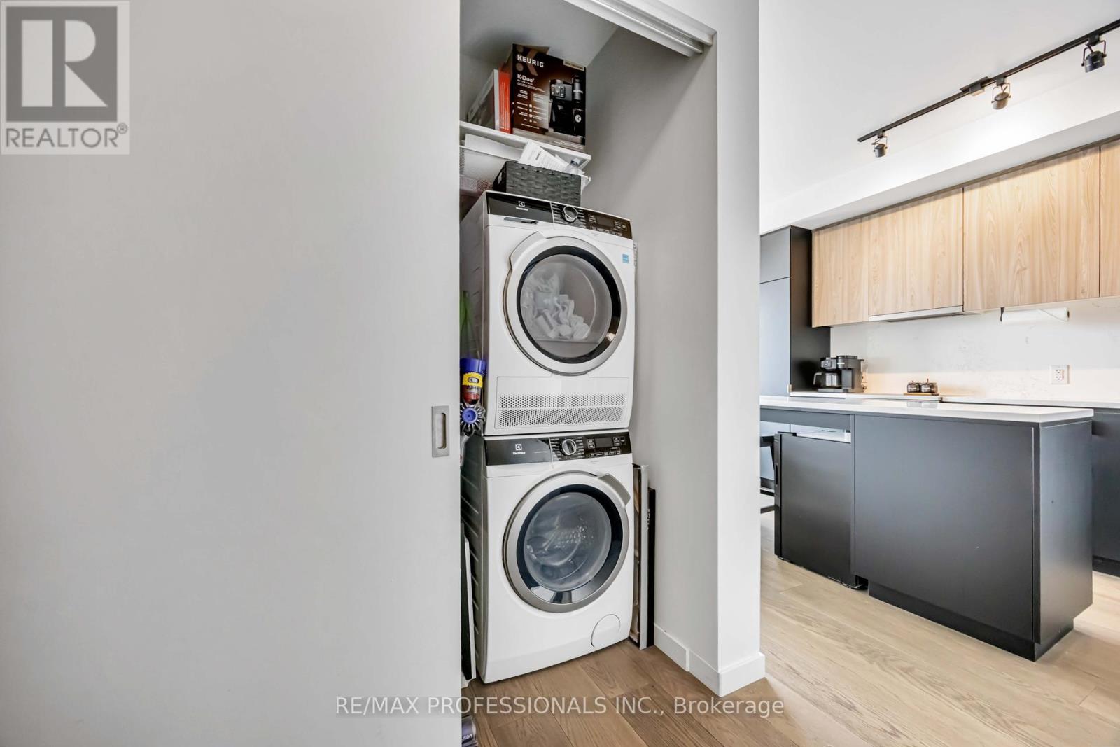 803 - 7 Smith Crescent, Toronto, Ontario  M8Z 0G3 - Photo 12 - W12123966
