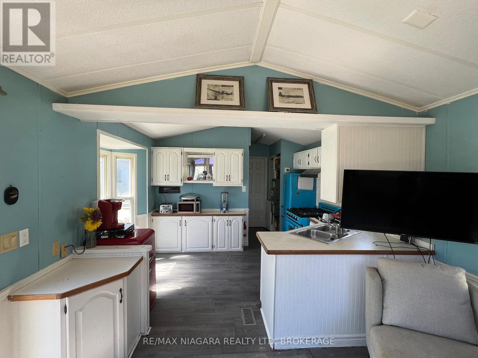 242 - 8845 Lundy's Lane, Niagara Falls (Forestview), Ontario  L2H 1H5 - Photo 4 - X12124083