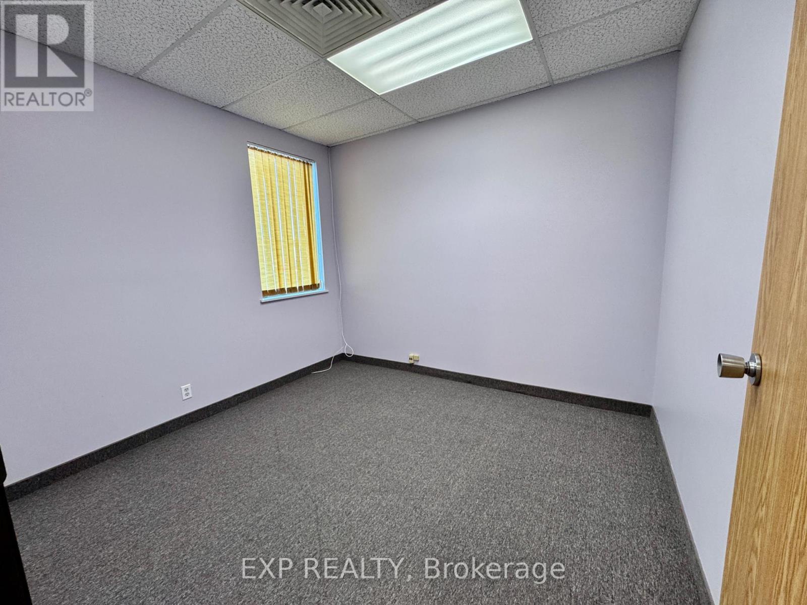 102 - 4701 Saint Clair Avenue, Niagara Falls (Downtown), Ontario  L2E 3S9 - Photo 8 - X12124174