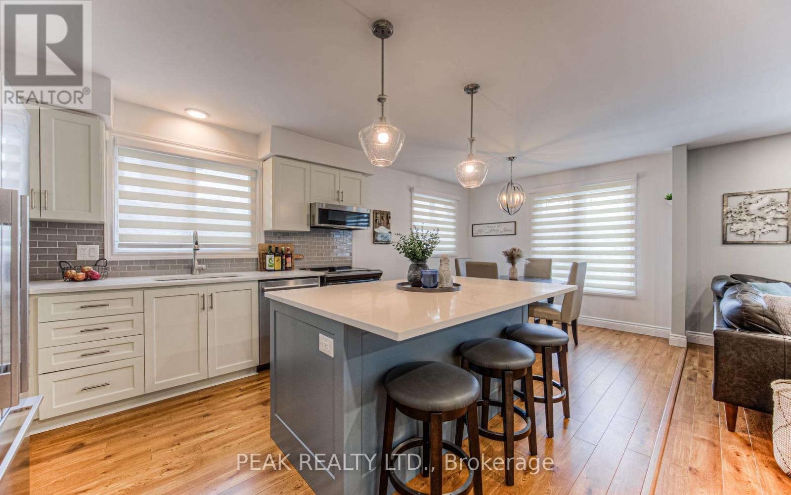 7 Ashley Court, Kitchener, Ontario  N2E 2Z6 - Photo 3 - X12123921
