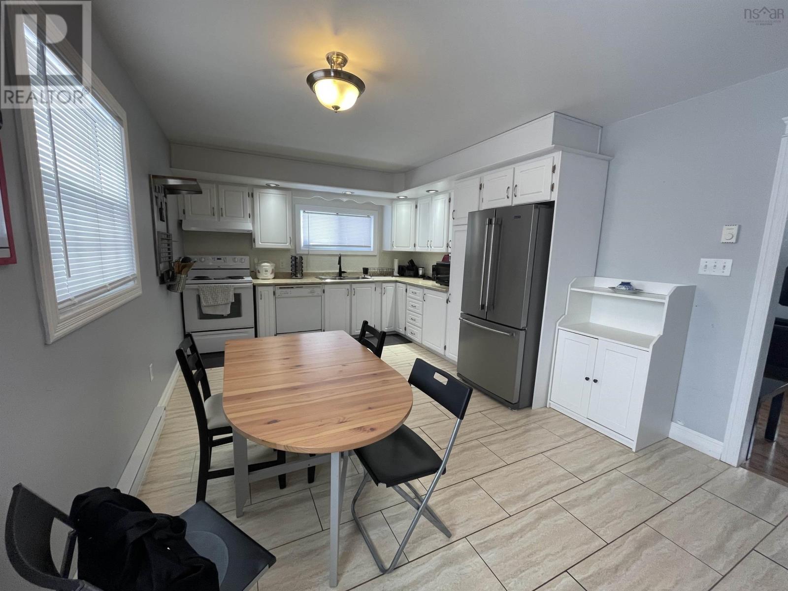 Property at 58 Himmelman Drive image 5
