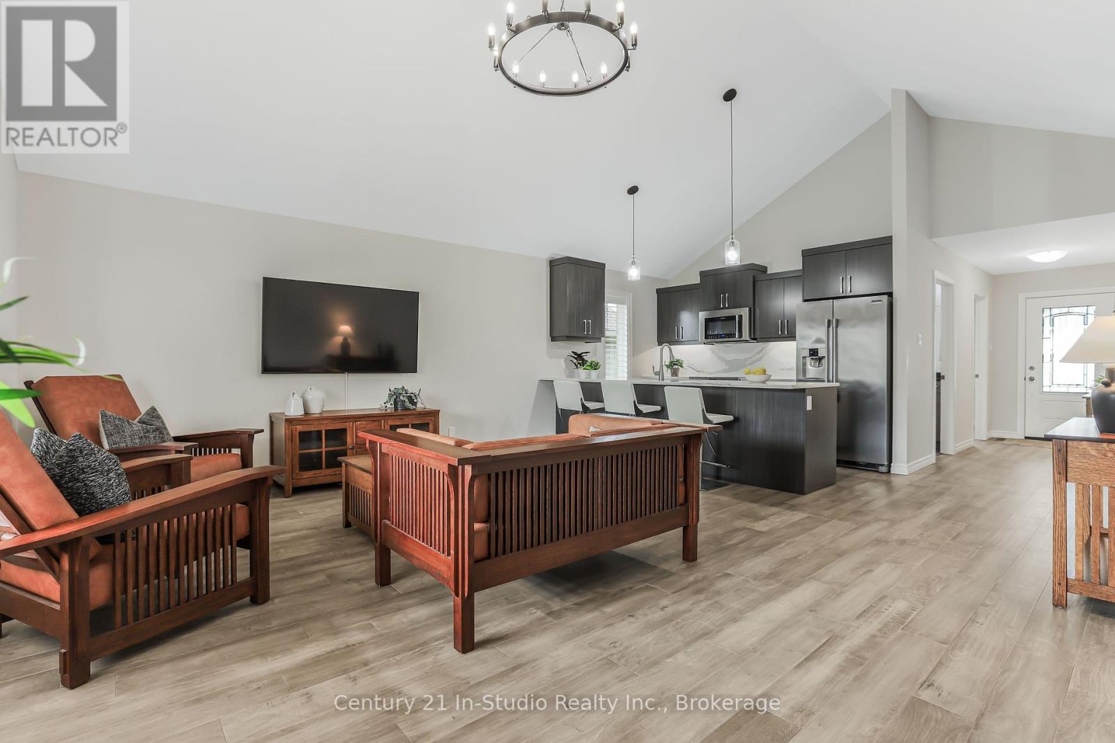 11 - 158 Hawthorn Crescent, Georgian Bluffs, Ontario  N0H 1S0 - Photo 12 - X12123747