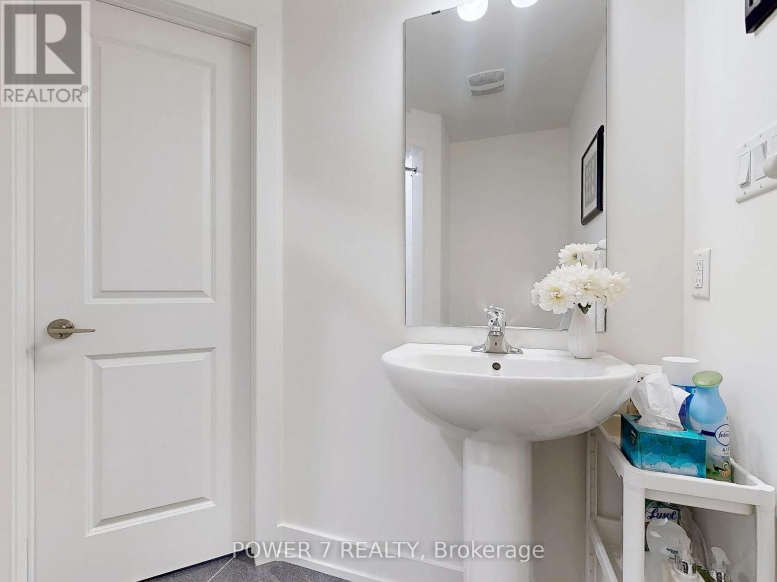 5 - 8 Sayers Lane, Richmond Hill, Ontario  L4E 1J4 - Photo 16 - N12116162