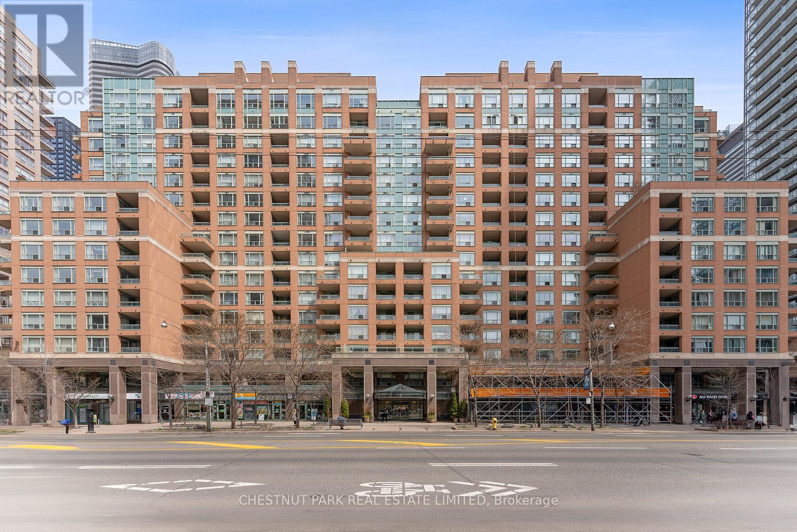 1610 - 889 Bay Street, Toronto, Ontario  M5S 3K5 - Photo 1 - C12123996