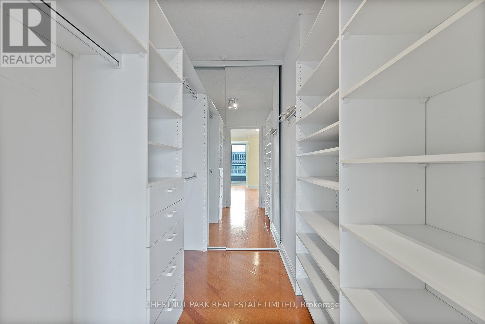1610 - 889 Bay Street, Toronto, Ontario  M5S 3K5 - Photo 19 - C12123996