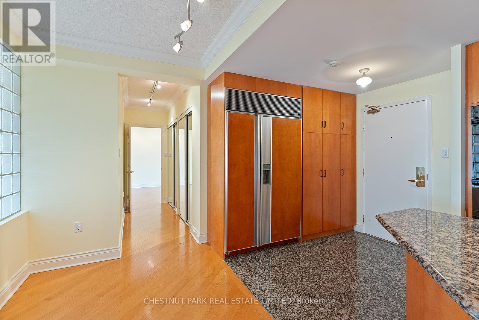 1610 - 889 Bay Street, Toronto, Ontario  M5S 3K5 - Photo 20 - C12123996