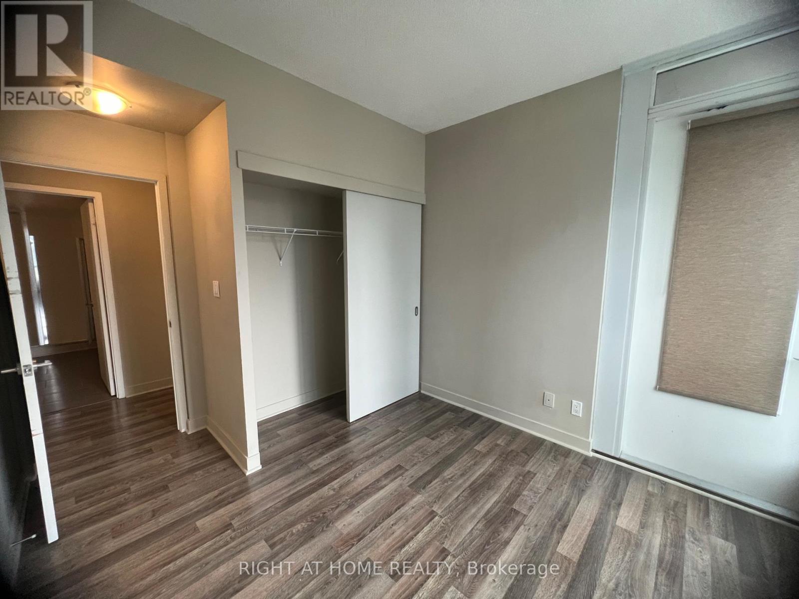 2008 - 126 Simcoe Street, Toronto, Ontario  M5H 4E6 - Photo 11 - C12124034