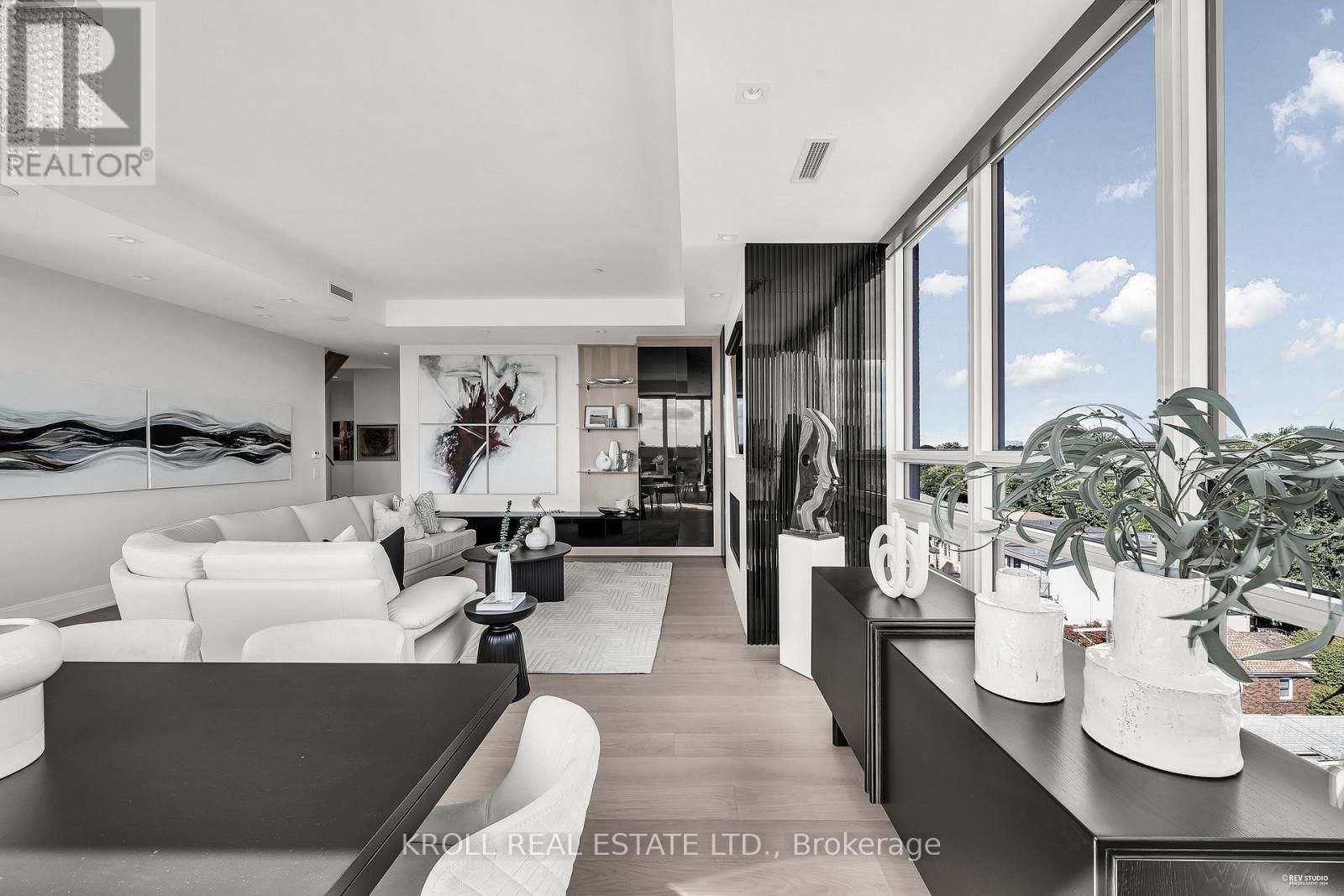 Property at 703 - 355 BEDFORD PARK AVENUE image 2