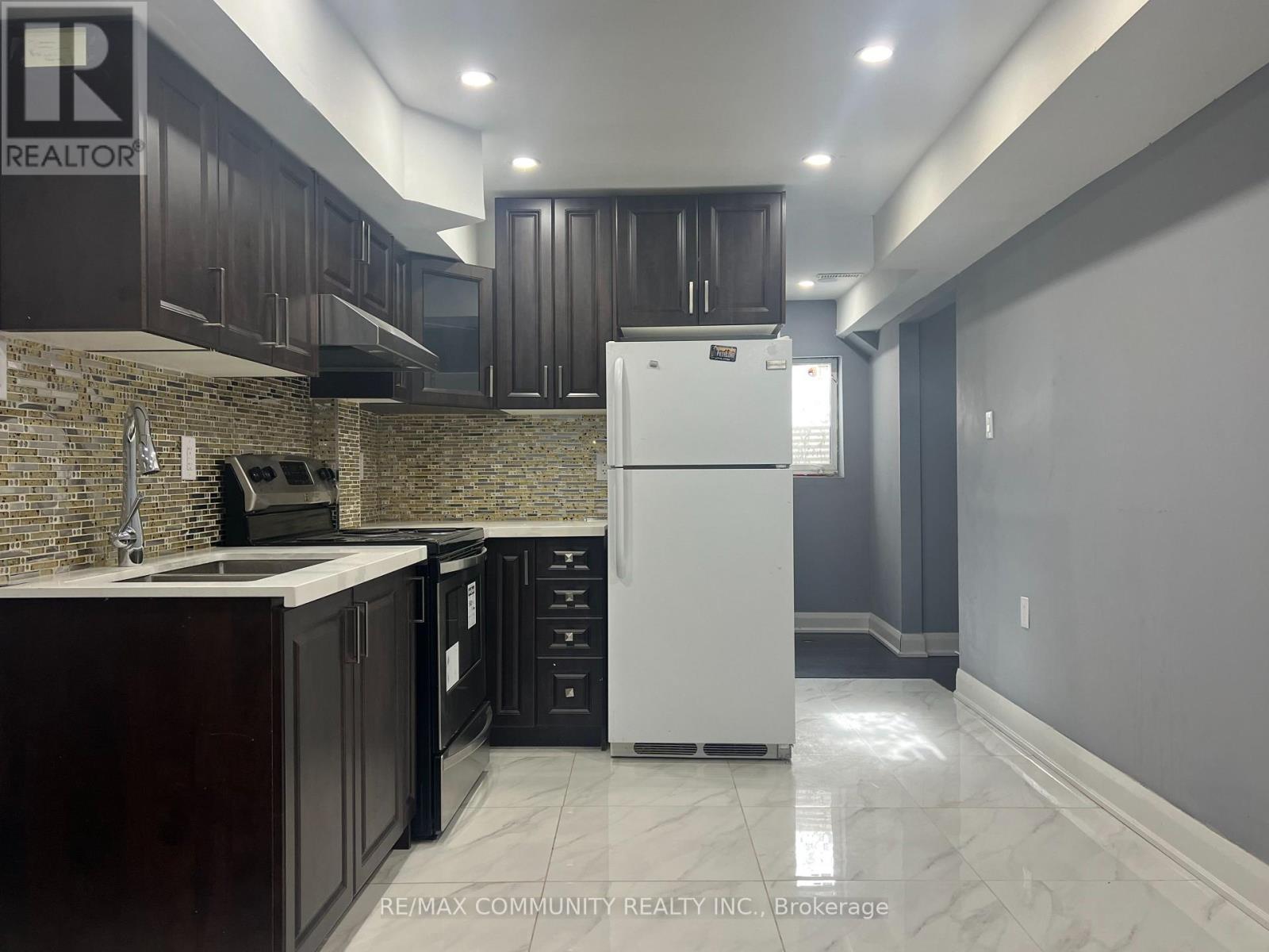 1163 Ravenscroft Road, Ajax, Ontario  L1T 0H9 - Photo 5 - E12124075