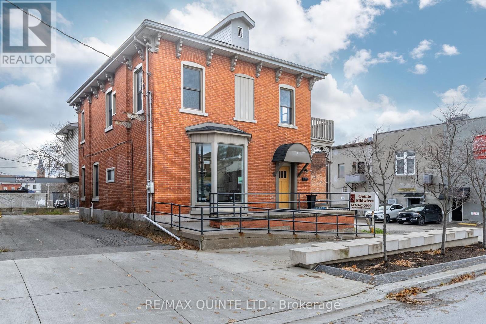 11 Victoria Avenue, Belleville, Ontario  K8N 1Z5 - Photo 2 - X12124196