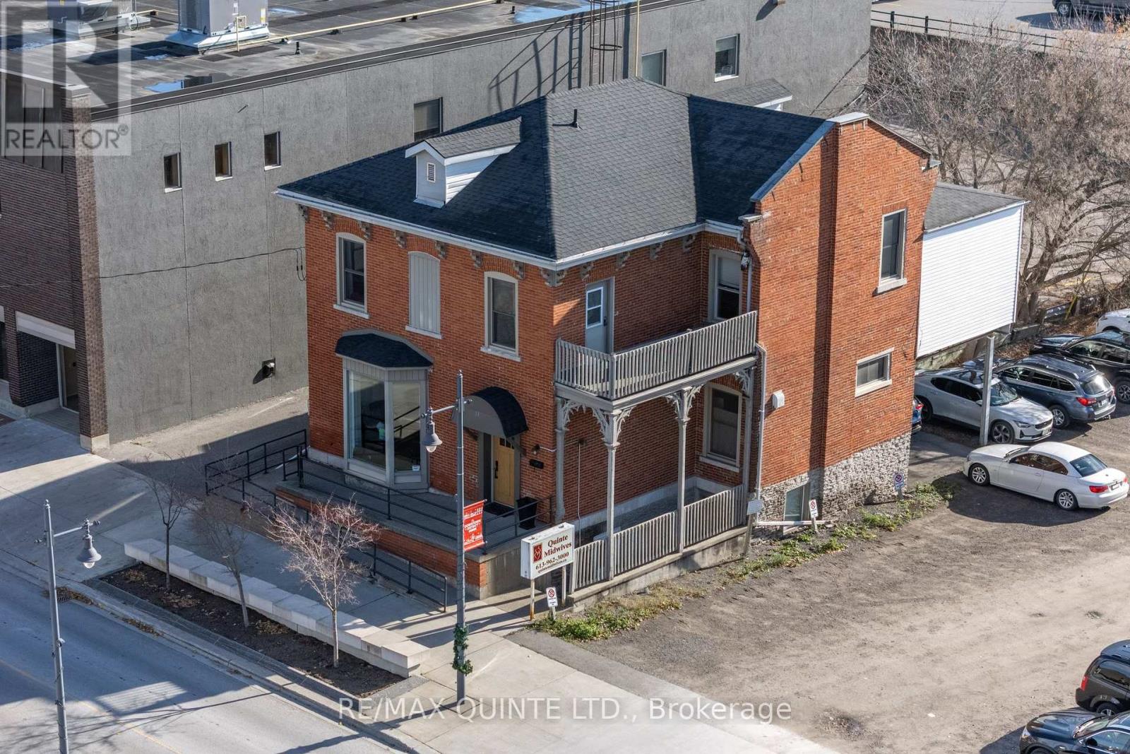 11 Victoria Avenue, Belleville, Ontario K8N 1Z5 - Photo 3 - X12124196