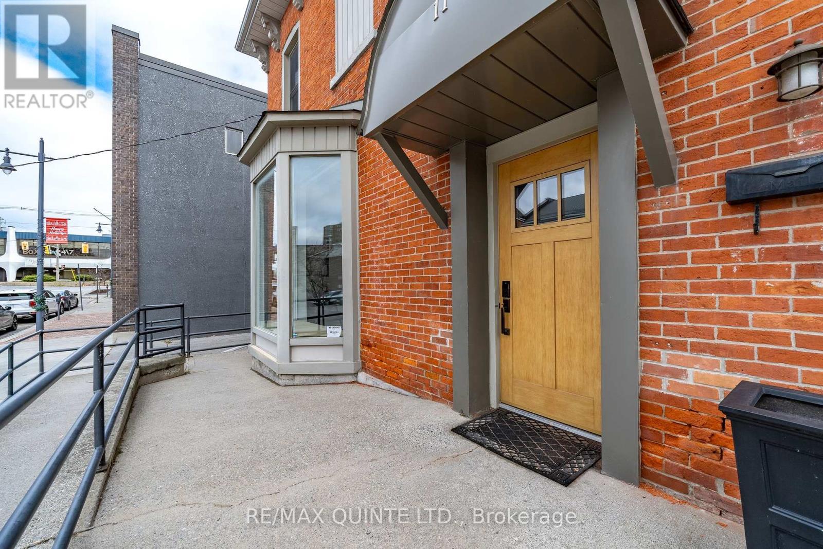 11 Victoria Avenue, Belleville, Ontario  K8N 1Z5 - Photo 4 - X12124196