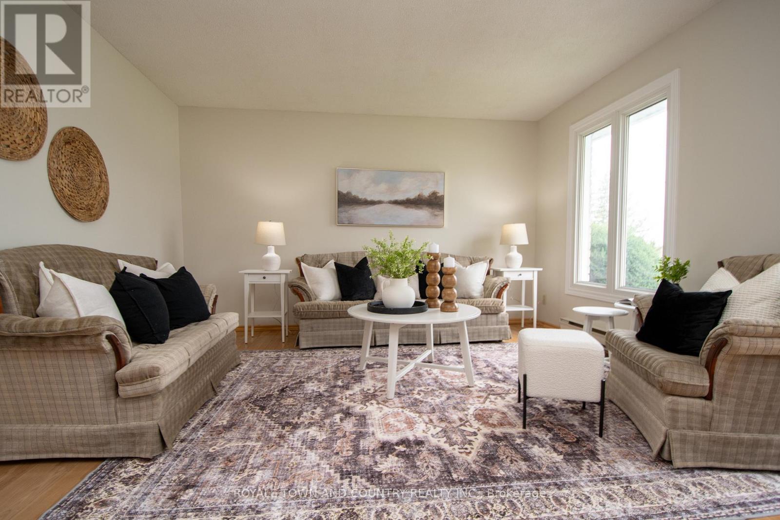27 Hillside Drive, Kawartha Lakes, Ontario  K9V 1A3 - Photo 6 - X12124270