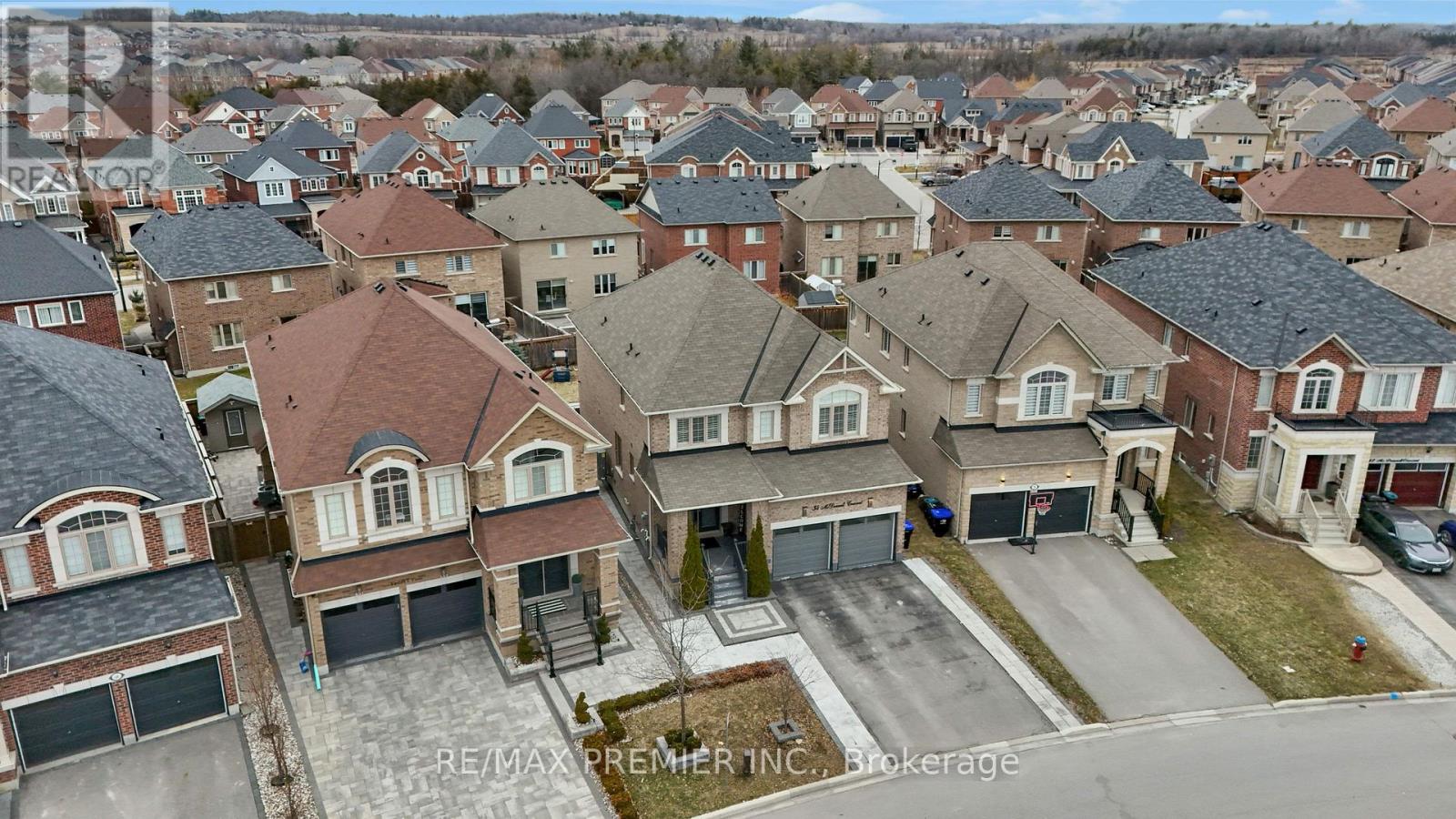 34 Mcdonnell Crescent, Bradford West Gwillimbury, Ontario  L3Z 0S7 - Photo 2 - N12124131