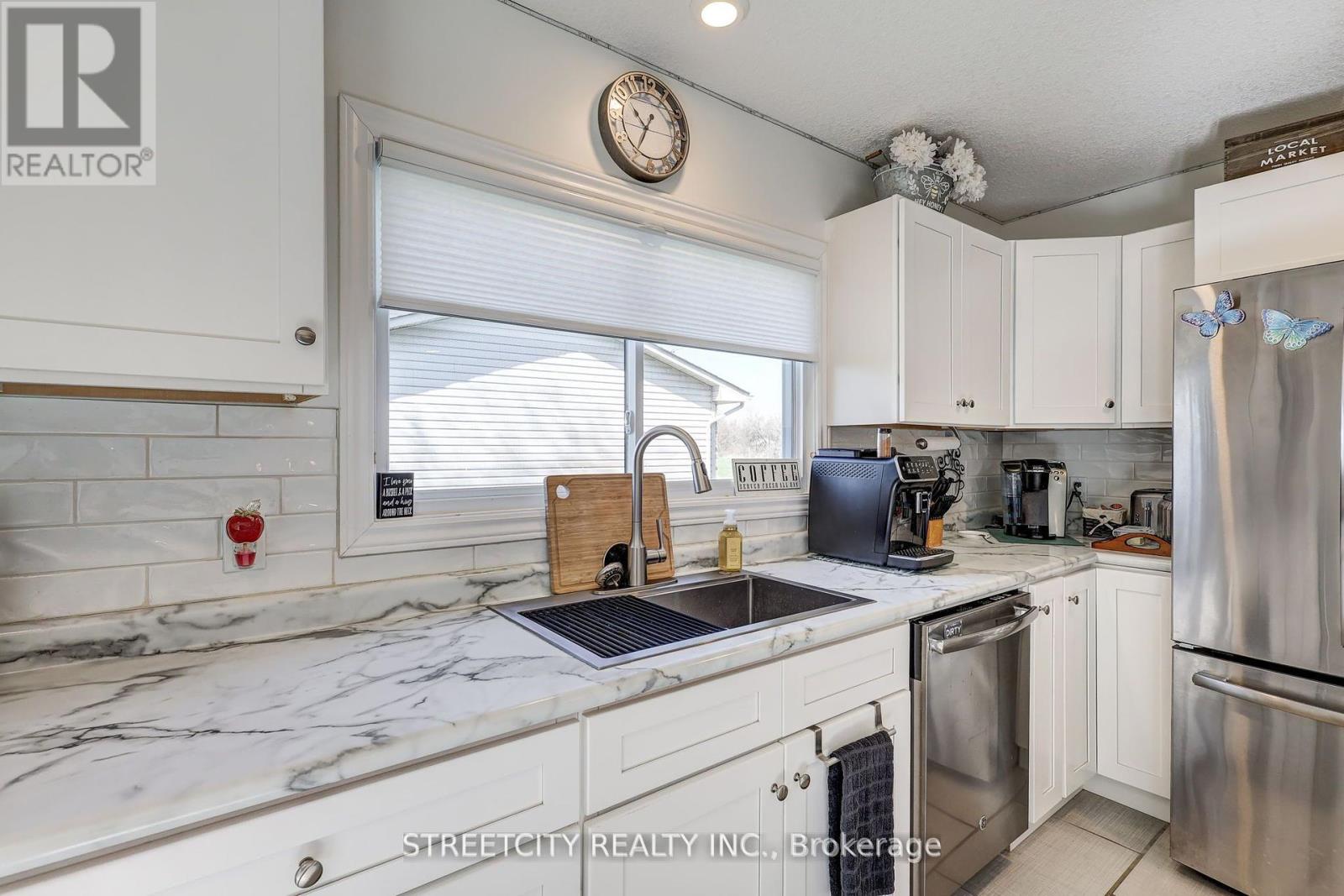 236 Marsh Line, Dutton/dunwich, Ontario  N0L 1J0 - Photo 27 - X12124214