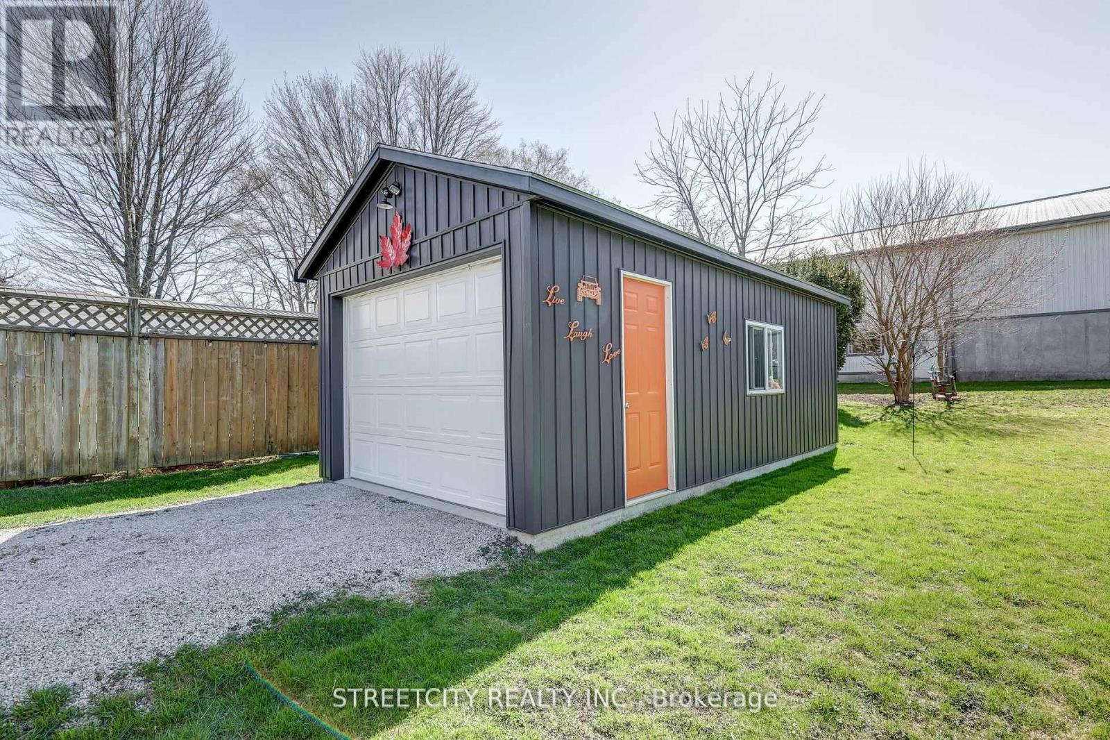 236 Marsh Line, Dutton/dunwich, Ontario  N0L 1J0 - Photo 7 - X12124214
