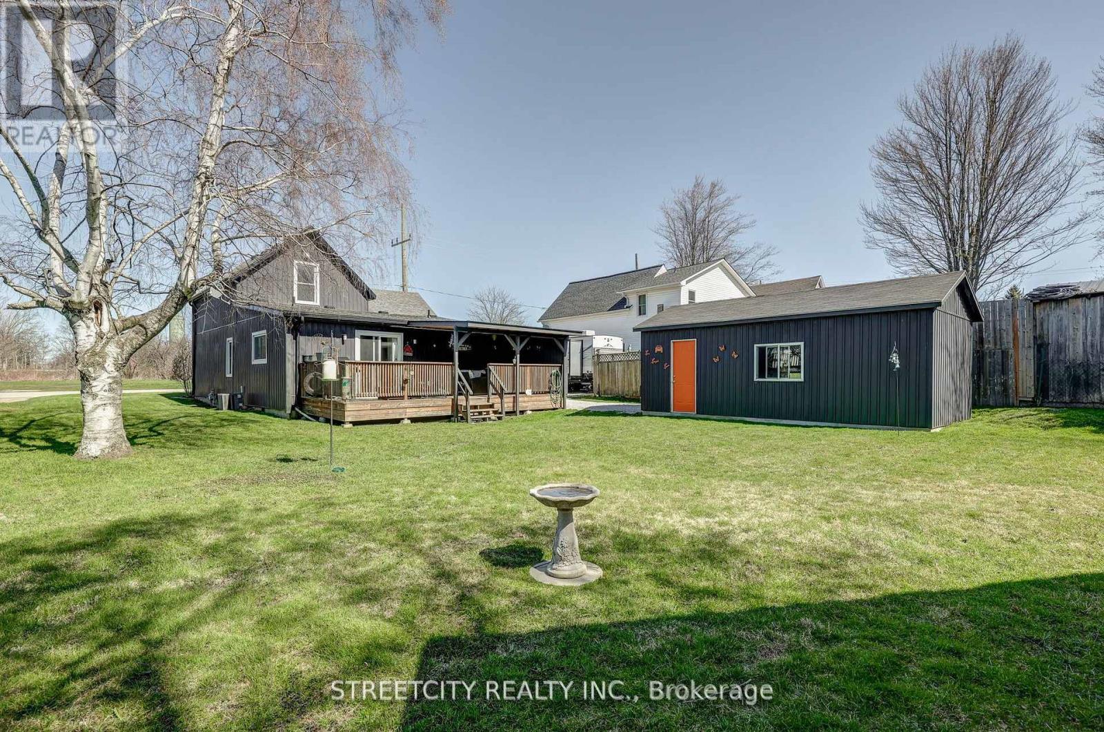 236 Marsh Line, Dutton/dunwich, Ontario  N0L 1J0 - Photo 9 - X12124214