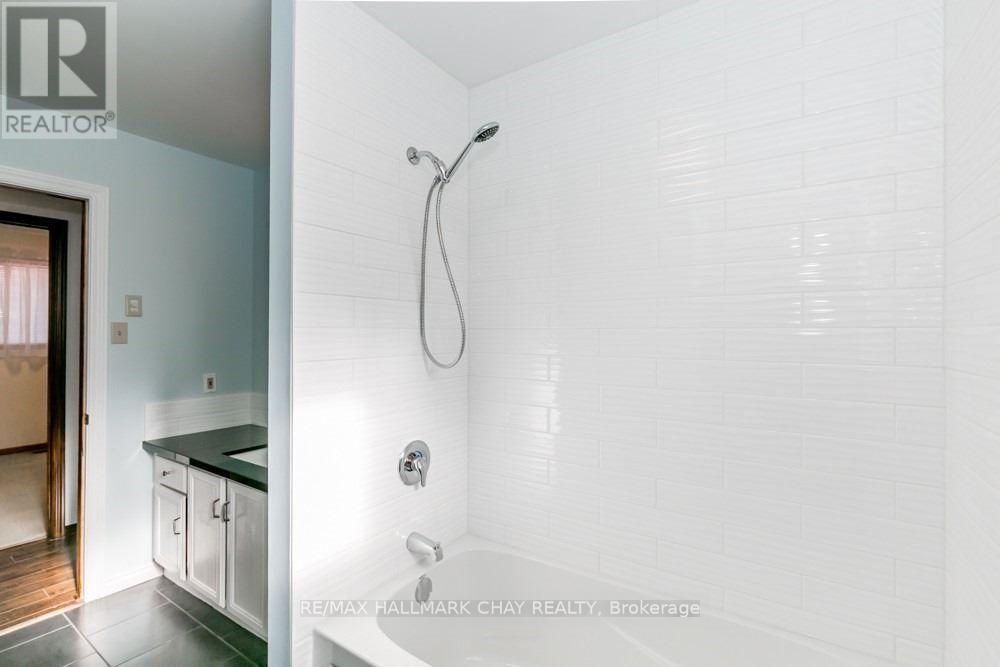Upper - 3 Buchanan Street, Barrie (Grove East), Ontario  L4M 6B7 - Photo 12 - S12123995