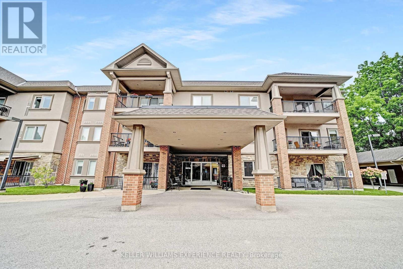 103 - 19b Yonge Street N, Springwater, Ontario  L0L 1P0 - Photo 4 - S12124085