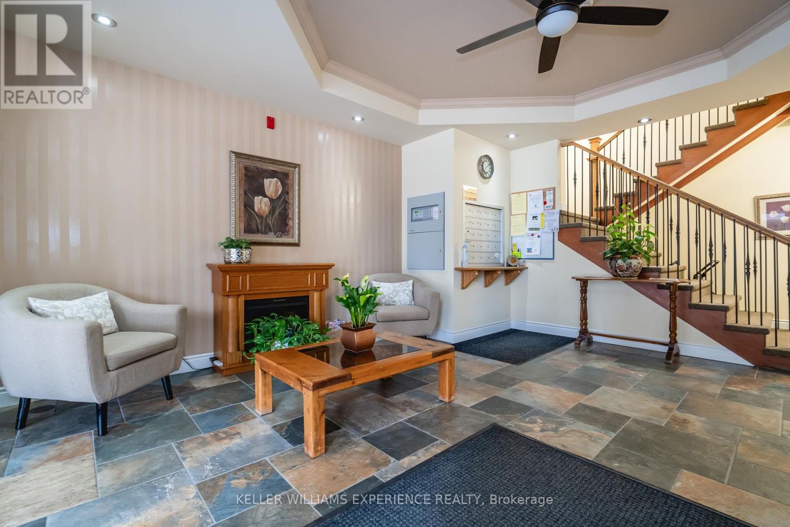 103 - 19b Yonge Street N, Springwater, Ontario  L0L 1P0 - Photo 7 - S12124085