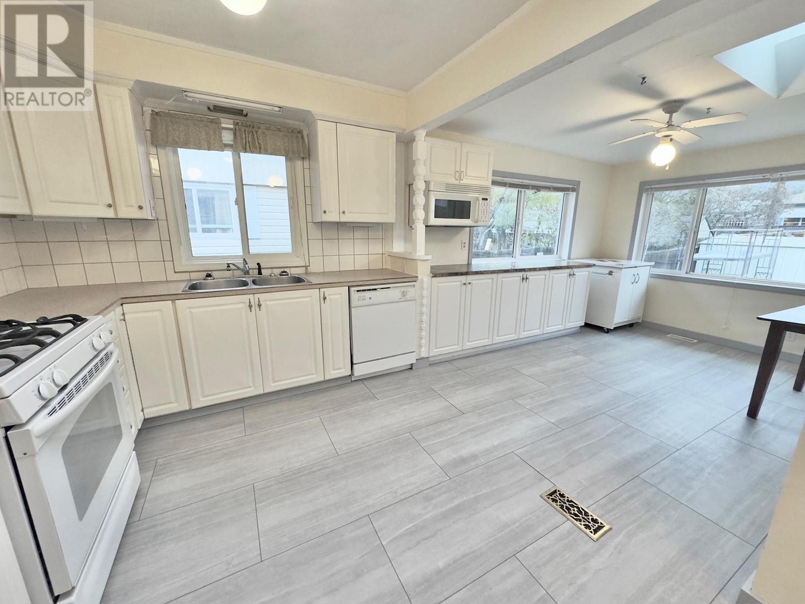 199 Wilton Crescent, Penticton, British Columbia  V2A 3A3 - Photo 3 - 10346174
