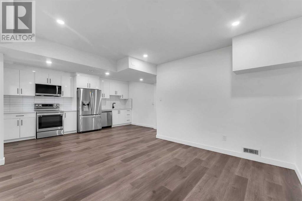 Property at 3, 7420 Hunterview Drive NW image 4
