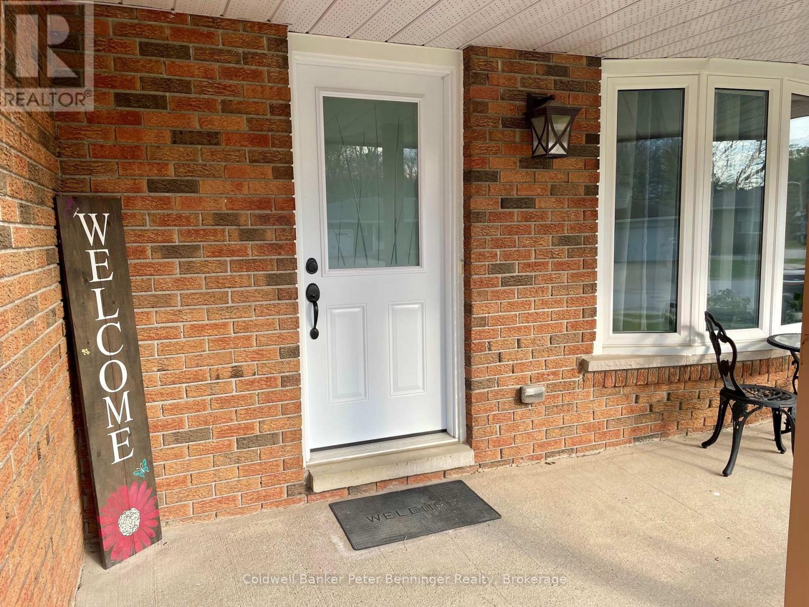 1038 Wellington Street, Saugeen Shores, Ontario  N0H 2C3 - Photo 3 - X12124189