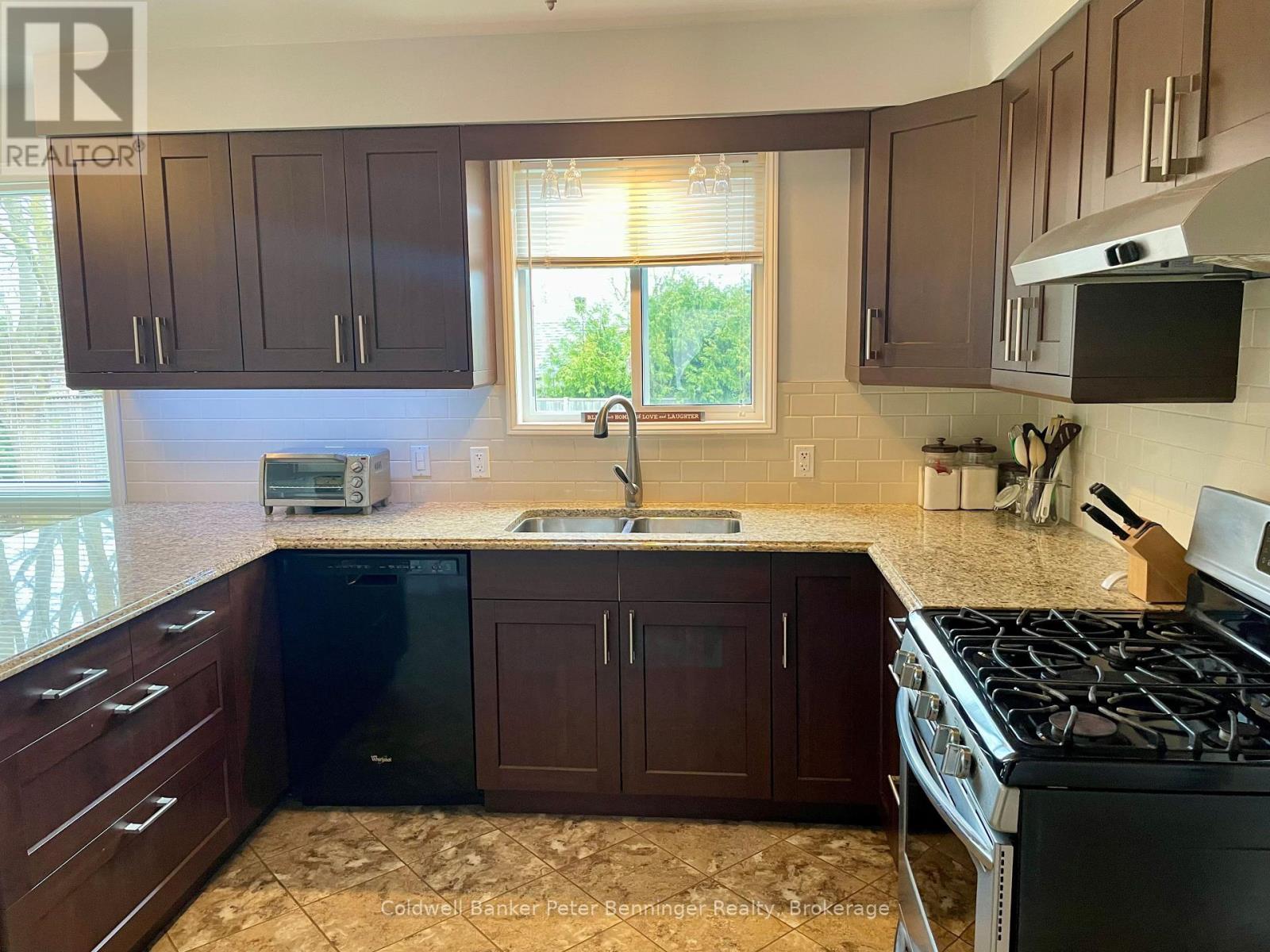 1038 Wellington Street, Saugeen Shores, Ontario  N0H 2C3 - Photo 7 - X12124189