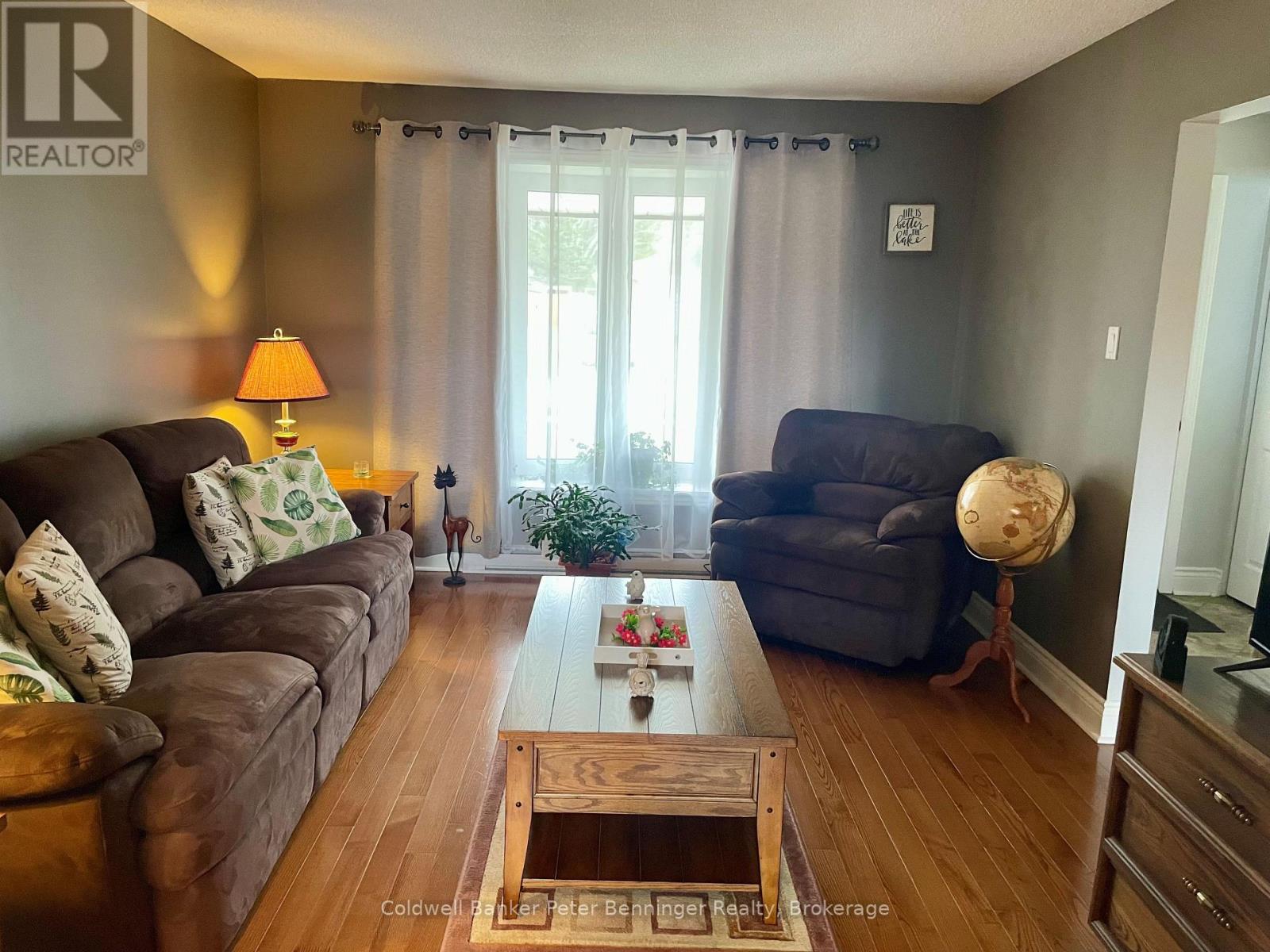 1038 Wellington Street, Saugeen Shores, Ontario  N0H 2C3 - Photo 9 - X12124189