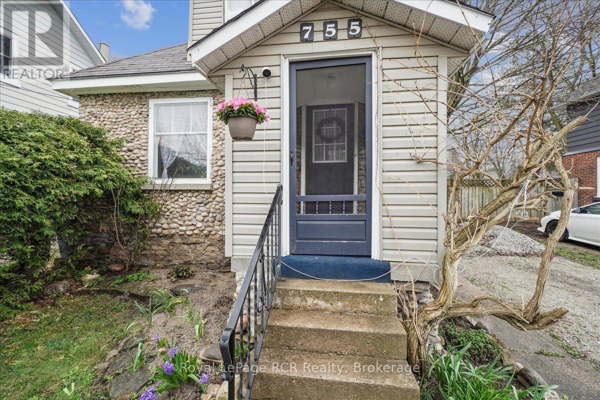755 7th Avenue E, Owen Sound, Ontario  N4K 2Y2 - Photo 3 - X12124204