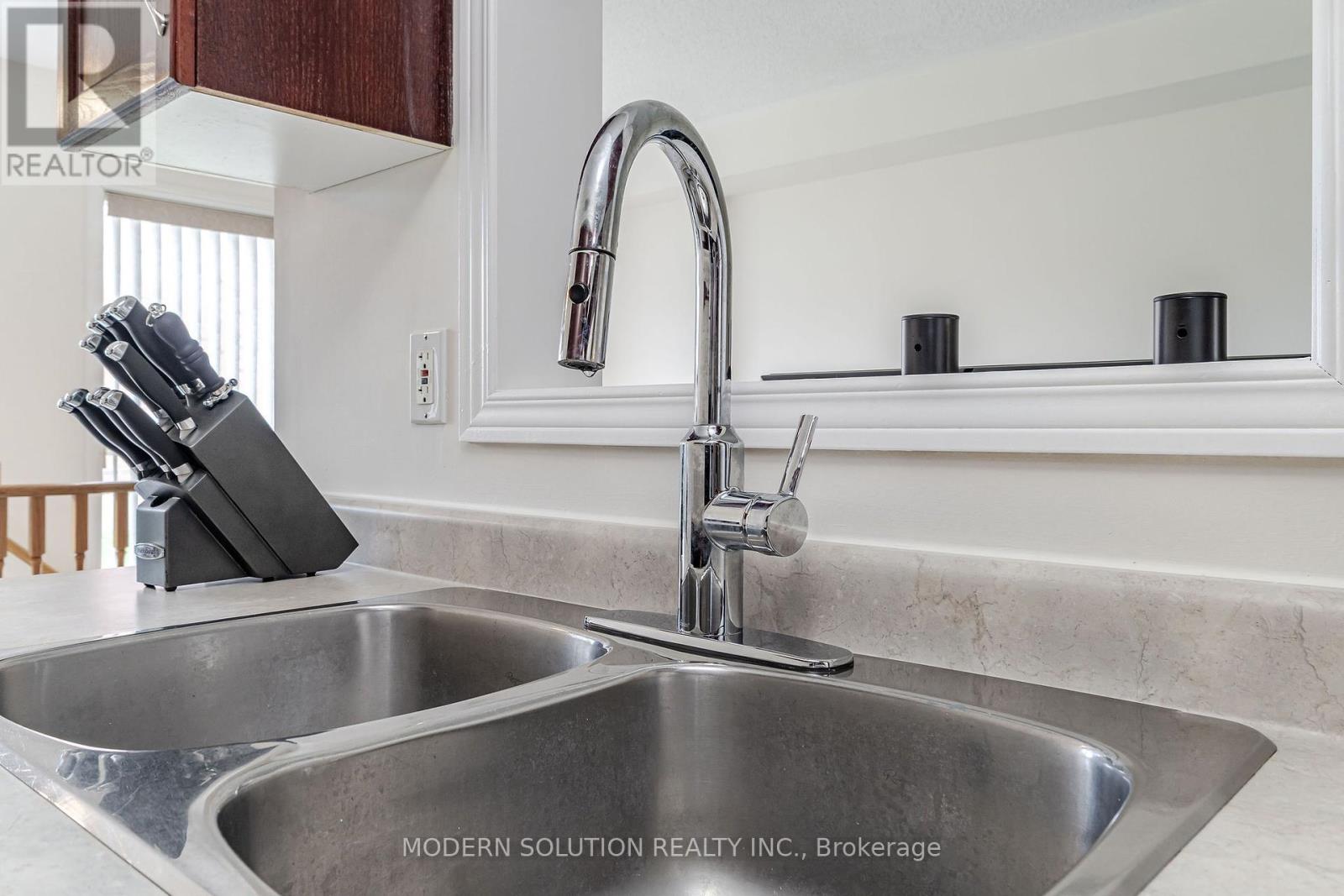 100 - 525 Novo Star Drive, Mississauga, Ontario  L5W 1X9 - Photo 11 - W12123974