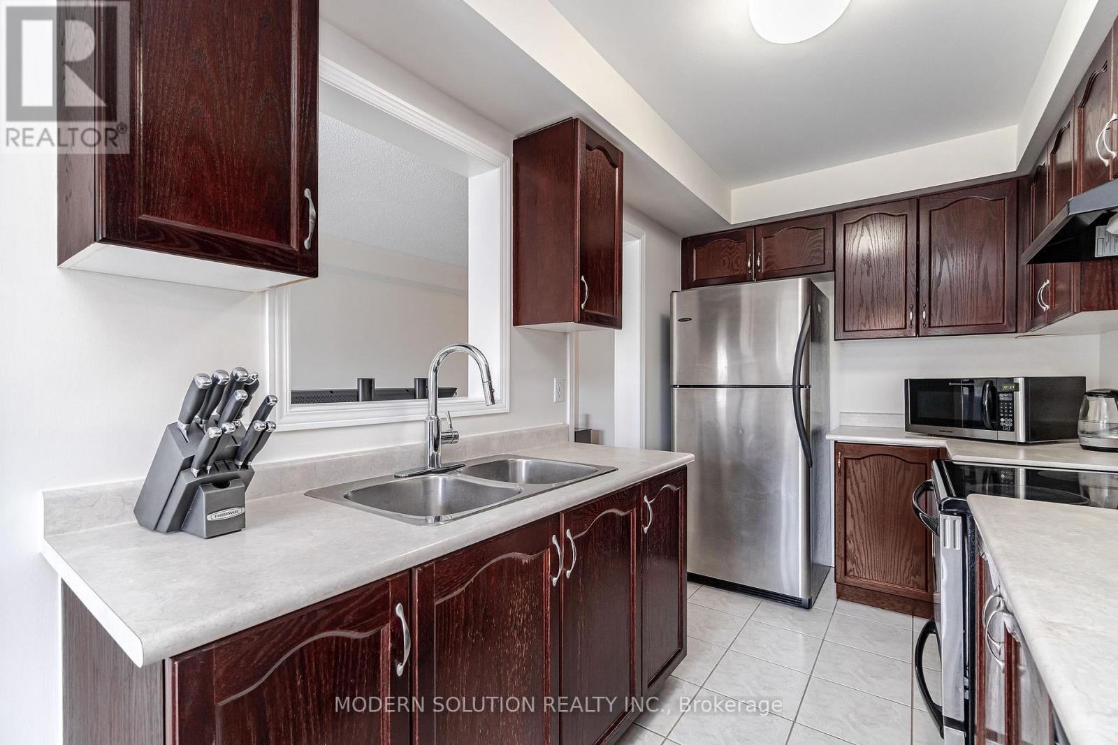 100 - 525 Novo Star Drive, Mississauga, Ontario  L5W 1X9 - Photo 7 - W12123974