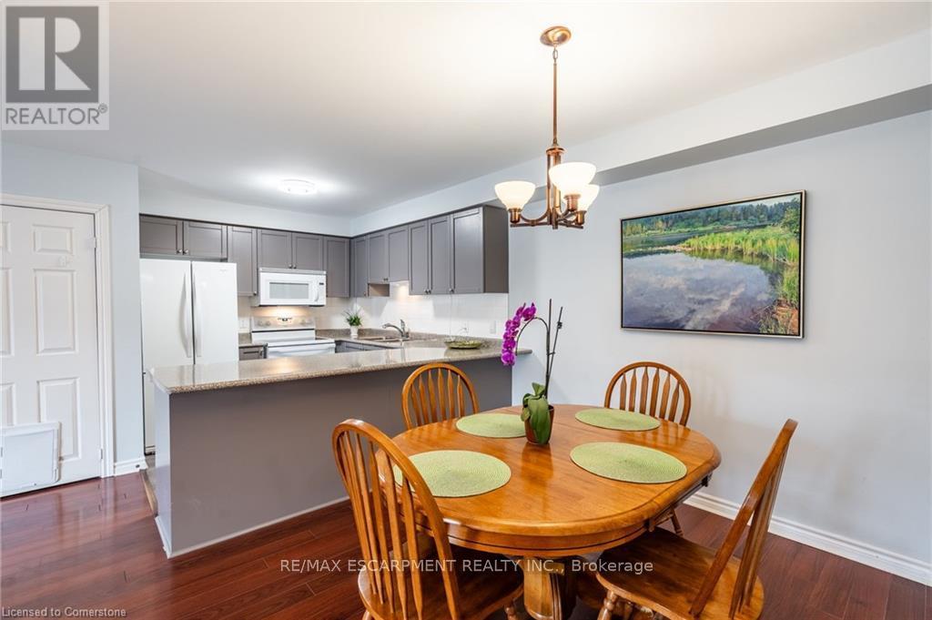 201 - 1701 Lampman Avenue, Burlington (Uptown), Ontario  L7L 6R7 - Photo 8 - W12123985