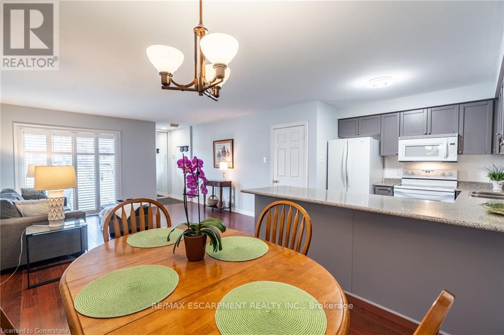201 - 1701 Lampman Avenue, Burlington (Uptown), Ontario  L7L 6R7 - Photo 9 - W12123985