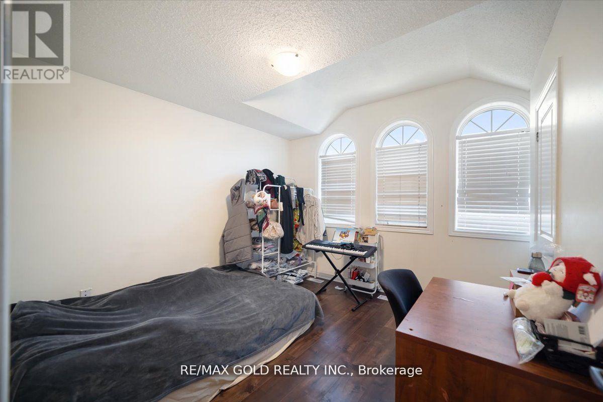 19 Trentonian Street, Brampton (Sandringham-Wellington North), Ontario  L6R 0B3 - Photo 20 - W12124091