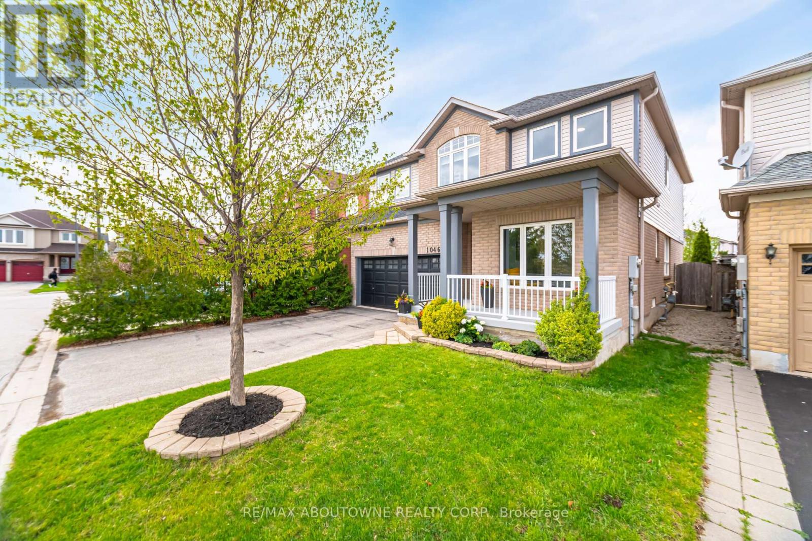 Property at 1046 HOLDSWORTH CRESCENT image 2