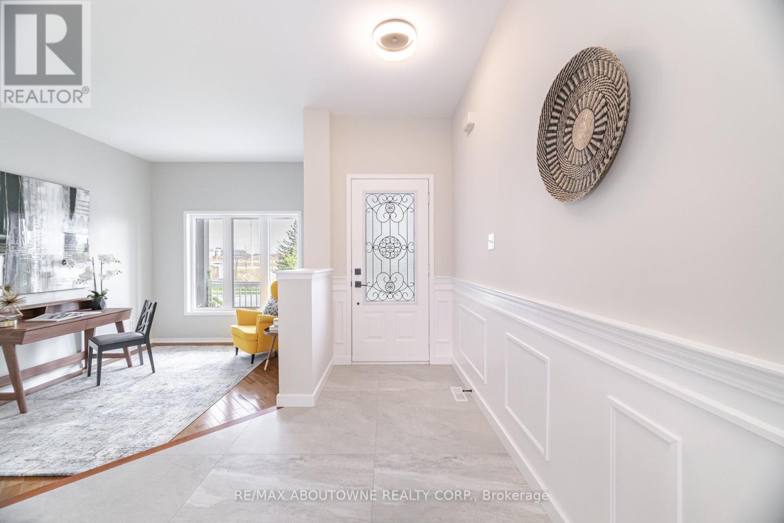 Property at 1046 HOLDSWORTH CRESCENT image 5