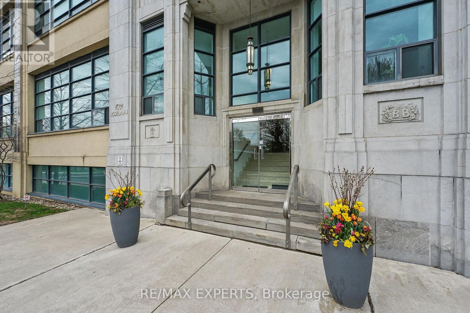 115 - 1001 Roselawn Avenue, Toronto, Ontario  M6B 4M4 - Photo 2 - W12124172