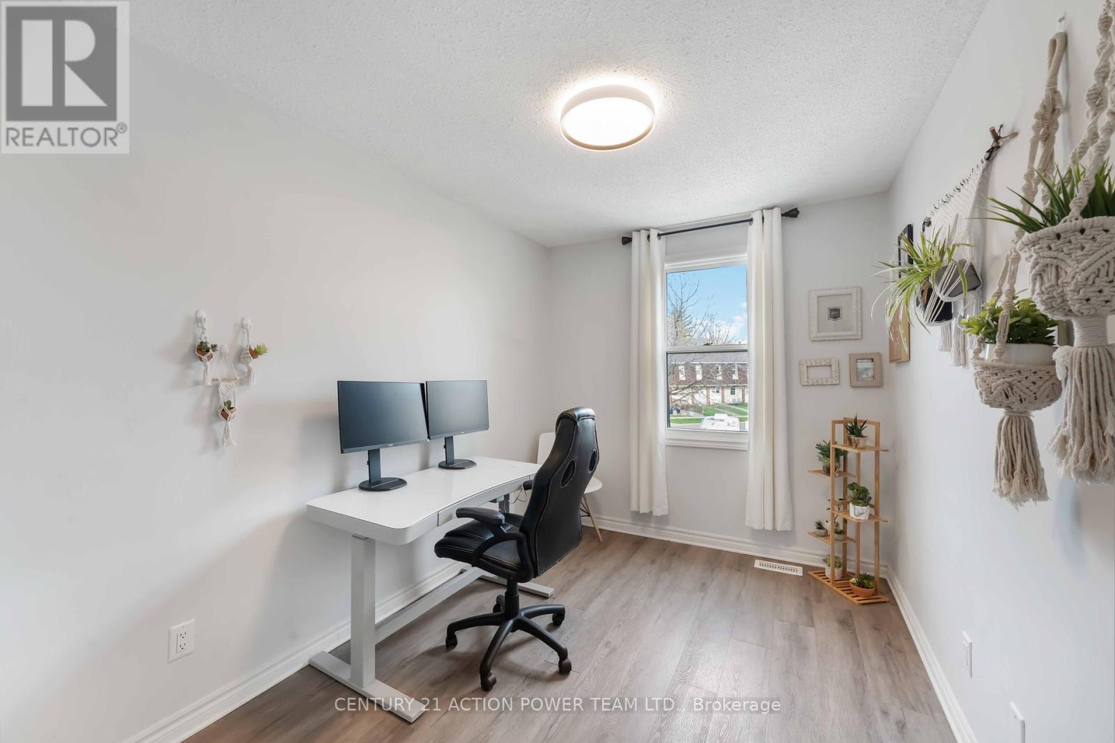 6 - 110 Glen Park Drive, Ottawa, Ontario  K1B 4Y4 - Photo 22 - X12124213