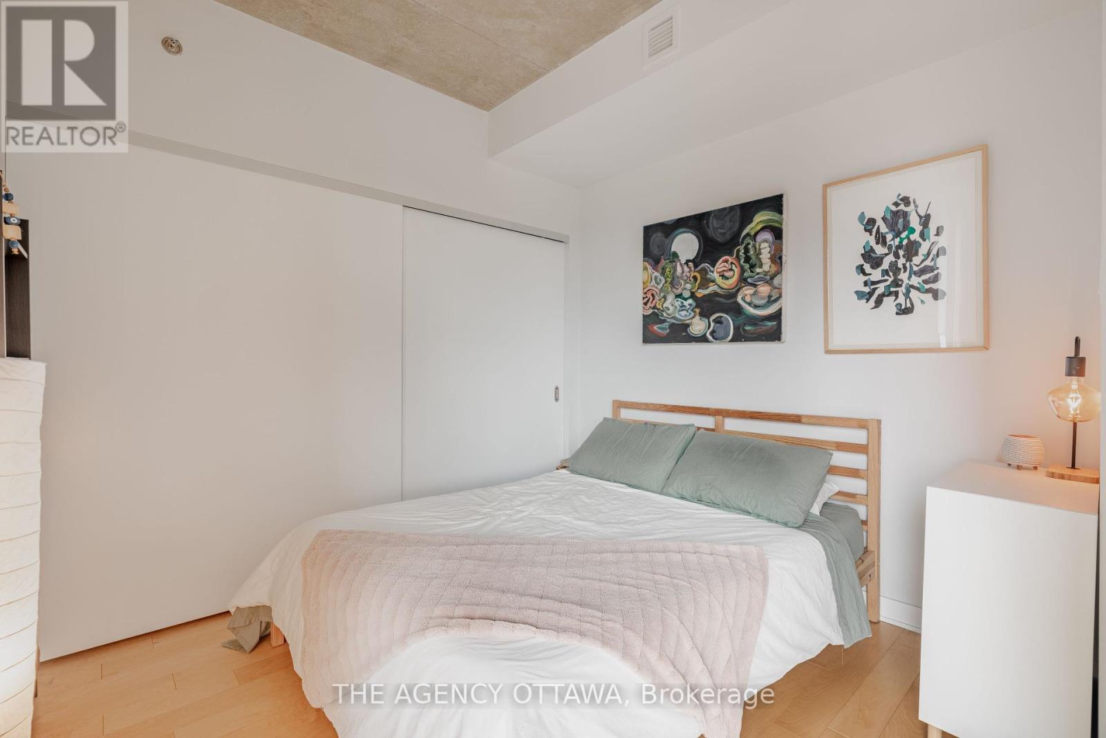 550 - 340 Mcleod Street, Ottawa, Ontario  K2P 1A4 - Photo 11 - X12124238