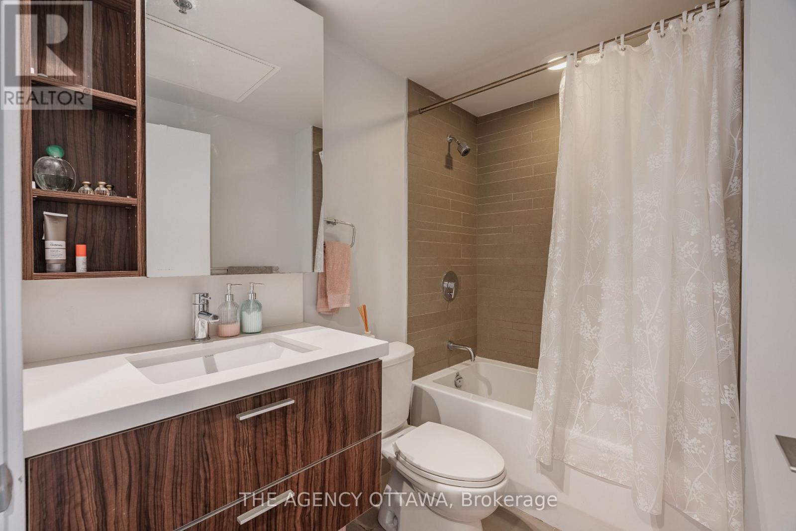 550 - 340 Mcleod Street, Ottawa, Ontario  K2P 1A4 - Photo 16 - X12124238