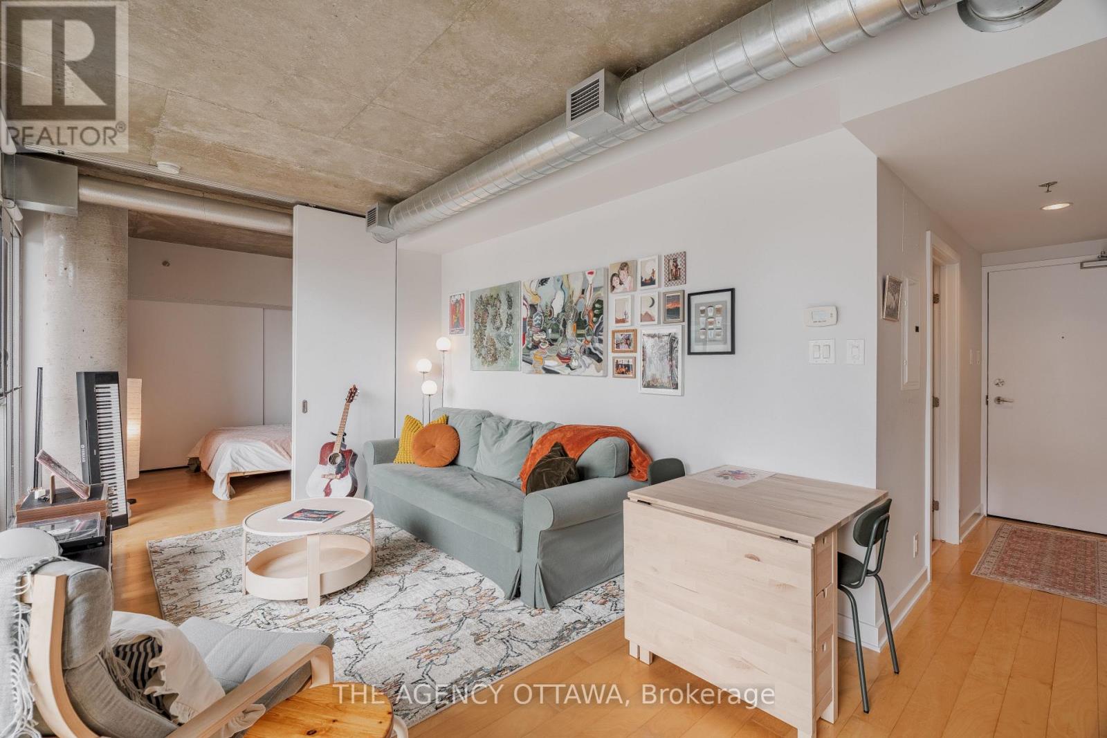 550 - 340 Mcleod Street, Ottawa, Ontario  K2P 1A4 - Photo 3 - X12124238