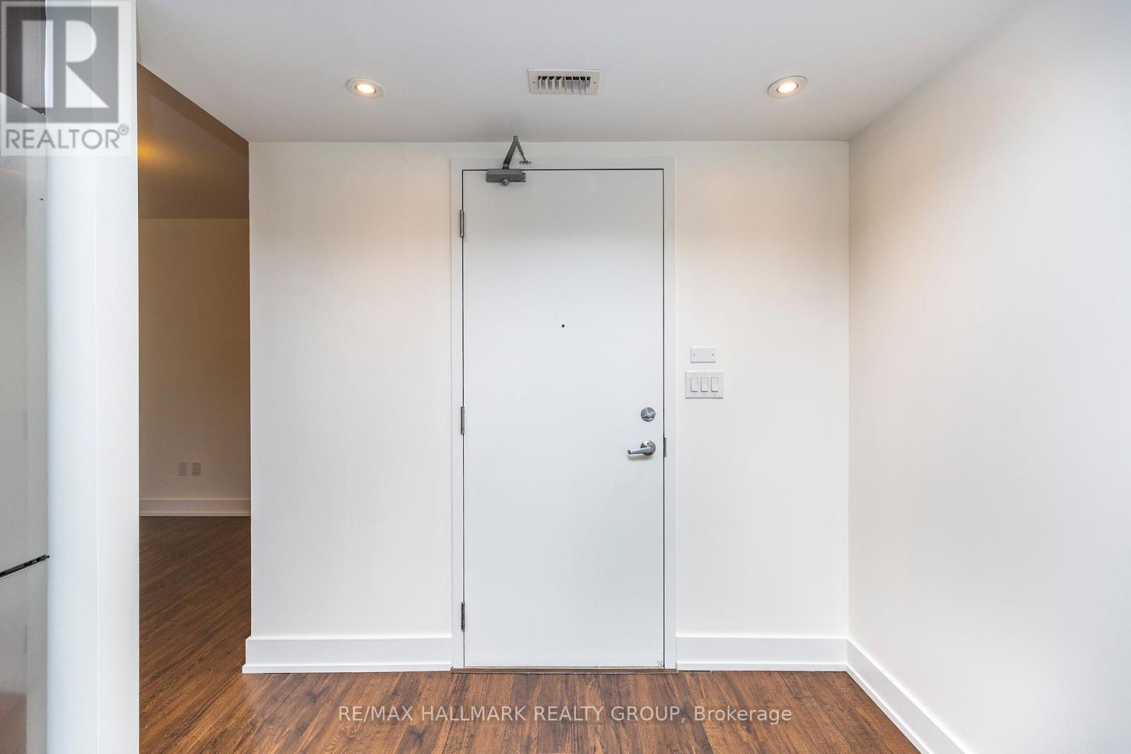 403 - 100 Champagne Avenue S, Ottawa, Ontario  K1S 4P4 - Photo 6 - X12124277