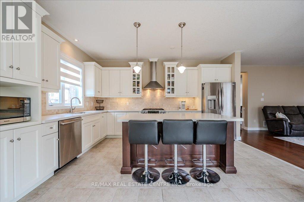 917 Fung Place, Kitchener, Ontario  N2A 4M3 - Photo 19 - X12124126
