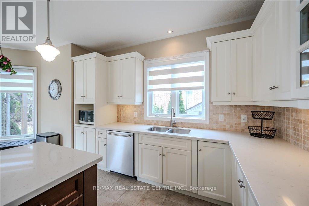 917 Fung Place, Kitchener, Ontario  N2A 4M3 - Photo 21 - X12124126