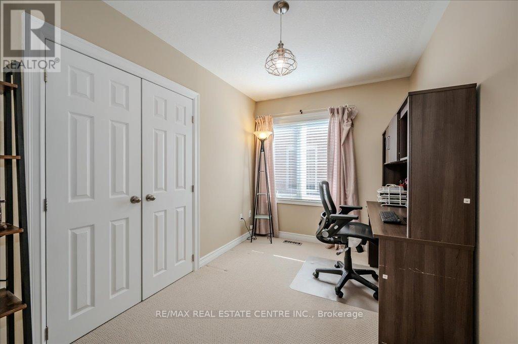 917 Fung Place, Kitchener, Ontario  N2A 4M3 - Photo 28 - X12124126