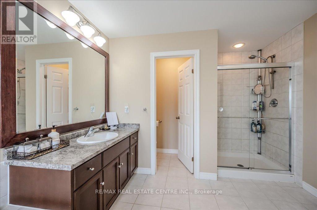 917 Fung Place, Kitchener, Ontario  N2A 4M3 - Photo 33 - X12124126